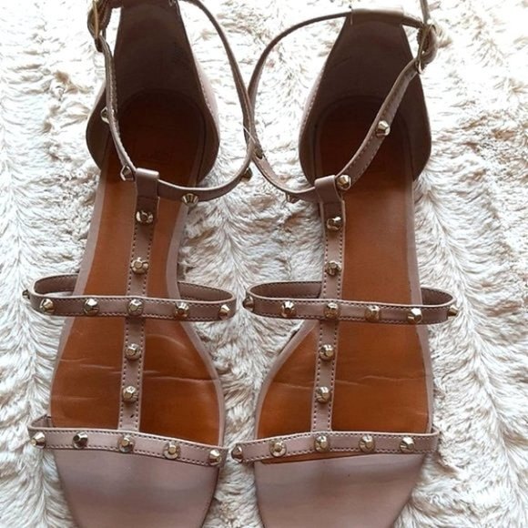 14th and Union Nude w/ Gold Studs Flat Sandals 10 - Picture 1 of 9